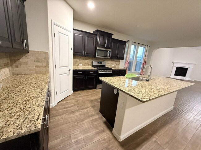 Building Photo - 565 Lindisfarne Ln