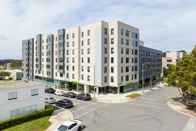 Building Photo - Manzanita Square