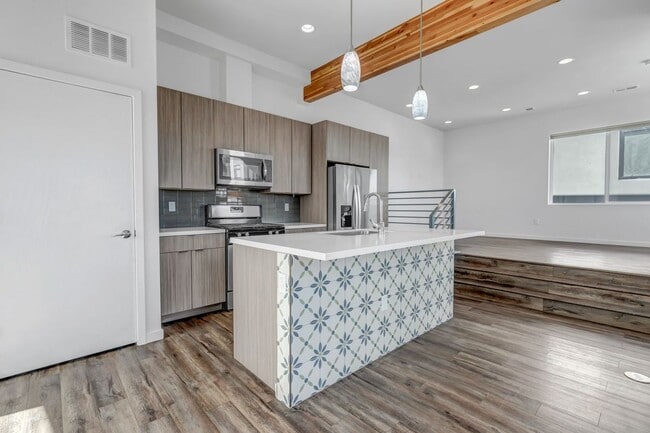 Building Photo - 1239 Tennyson St