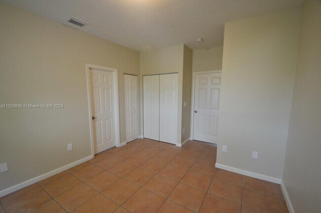 Foto del edificio - 8899 N Isles Cir