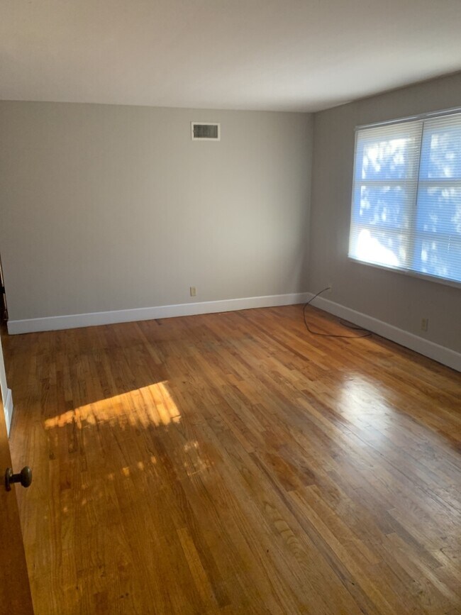 Foto del edificio - 3735 Bridlewood Dr