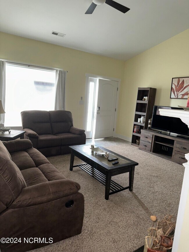 Foto del edificio - 2132 Remington Ct