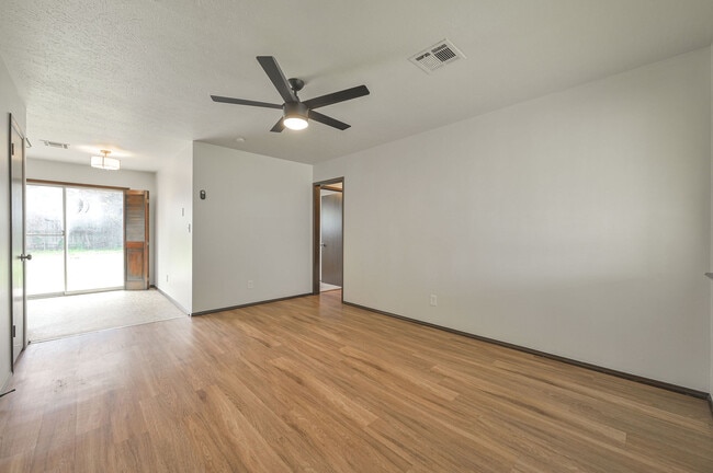 Photo - 1401 SW 60th St (Oklahoma City, OK) House