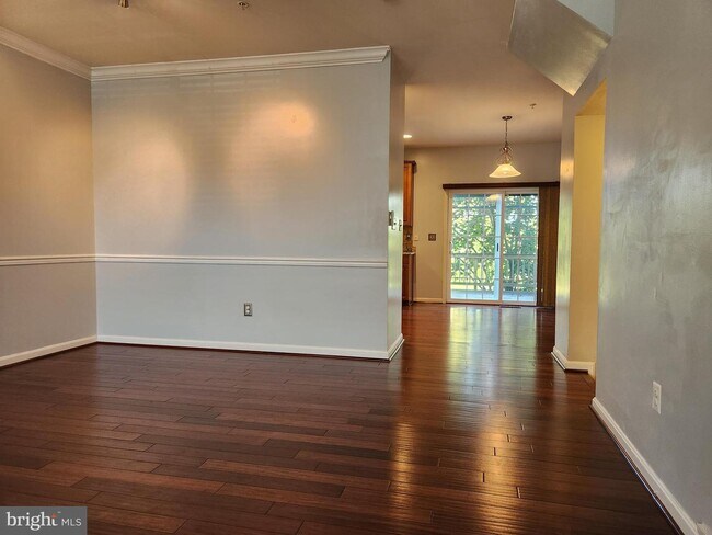 Building Photo - 635 Cawley Dr