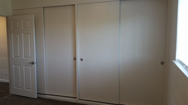 Foto del edificio - 1 br, 1 bath Apartment - 615 S. Alder 615 ...