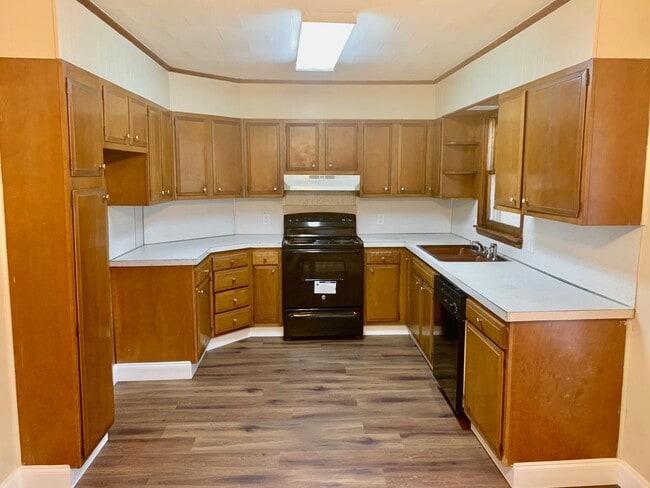 Building Photo - For Rent- 2 Bedroom, 1.5 Bath!
