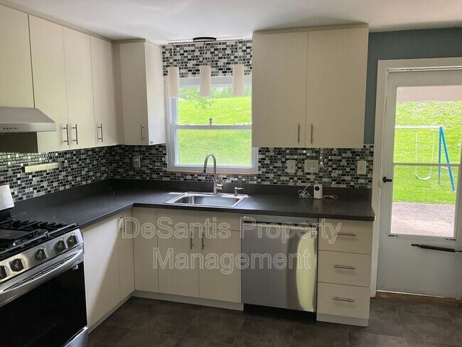 Photo - 458 Miller Rd House