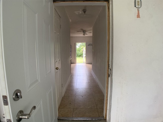 Building Photo - 2 br, 1 bath House - 1011 NW 18th St