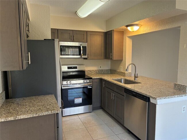 Foto del edificio - 16513 Lake Brigadoon Cir