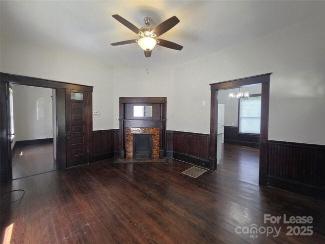 Building Photo - 904 S Salisbury Ave