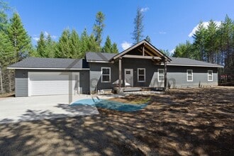 Building Photo - 461 Shadow Green Rd