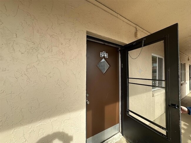 Foto del edificio - 4037 Lake Bayshore Dr