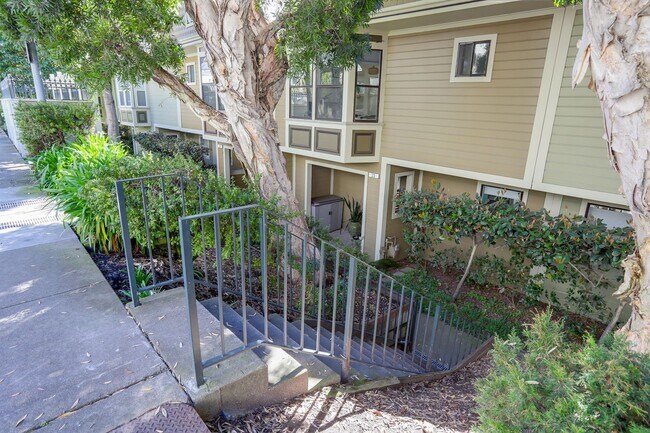 Foto del edificio - Sunny Potrero Hill 3BR / 1BA Townhome | Private Yard | YouTube Tour