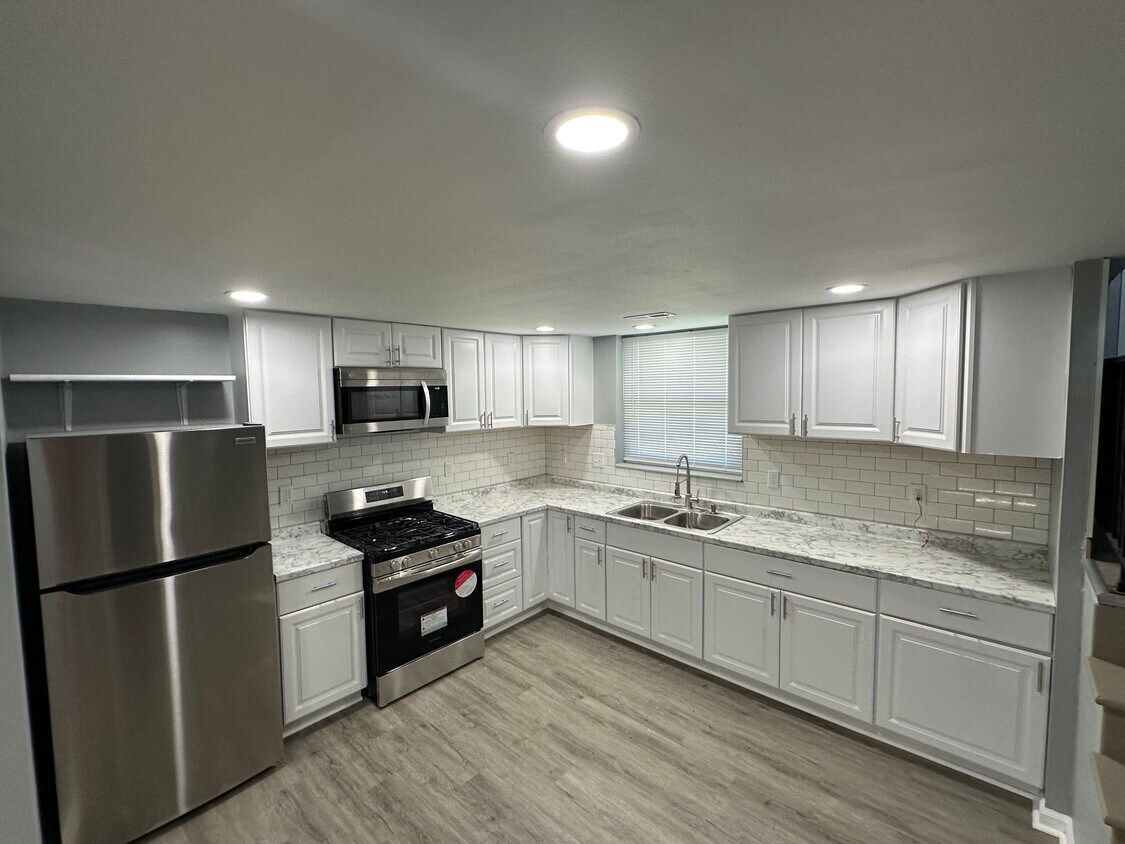 Foto principal - 10524 Castle Dr