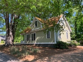 Building Photo - 493 Yonah Ave