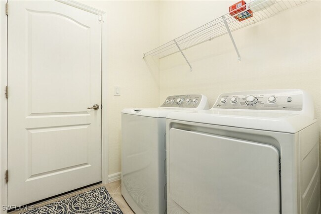 Foto del edificio - 14556 Monrovia Ln