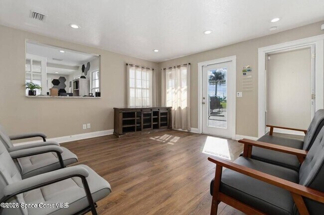 Building Photo - 1280 US-1