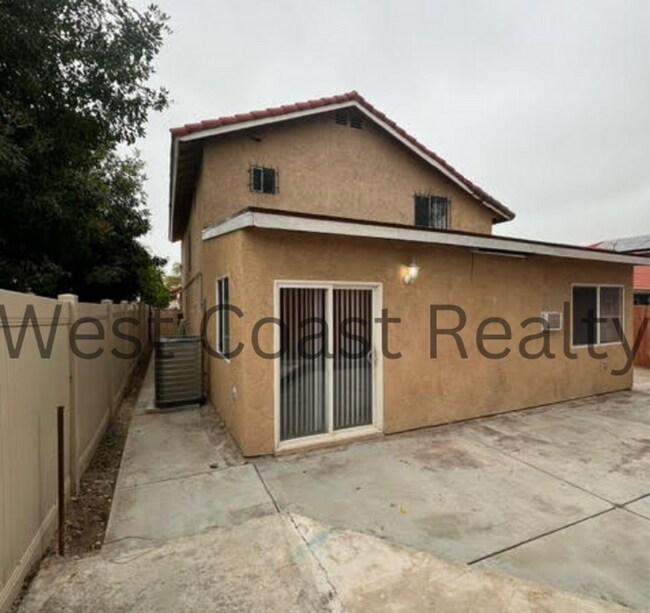 Building Photo - ***COMING SOON*** Spacious 4 bedroom 2.5 B...
