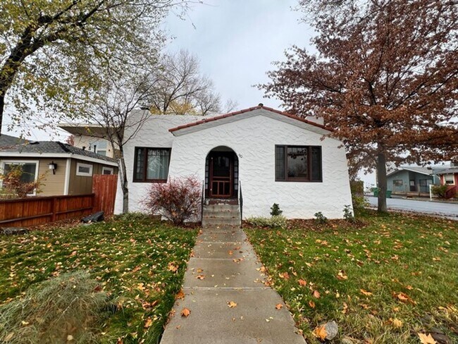 Foto del edificio -  Two Bedroom Home near Midtown