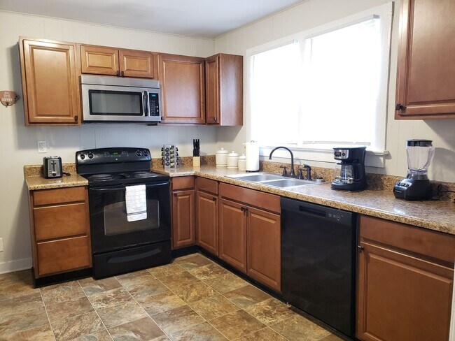 Foto del edificio - Monthly or 6-12 month lease! FULLY FURNISH...