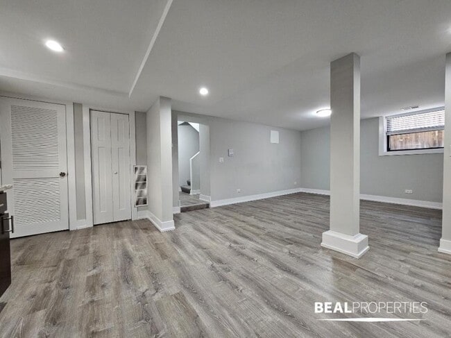 Building Photo - 2 bedroom in EVANSTON IL 60202
