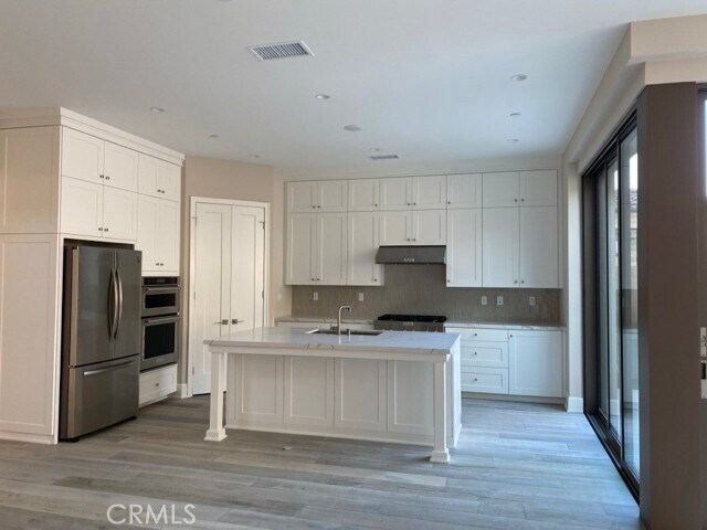 Building Photo - 125 Statura