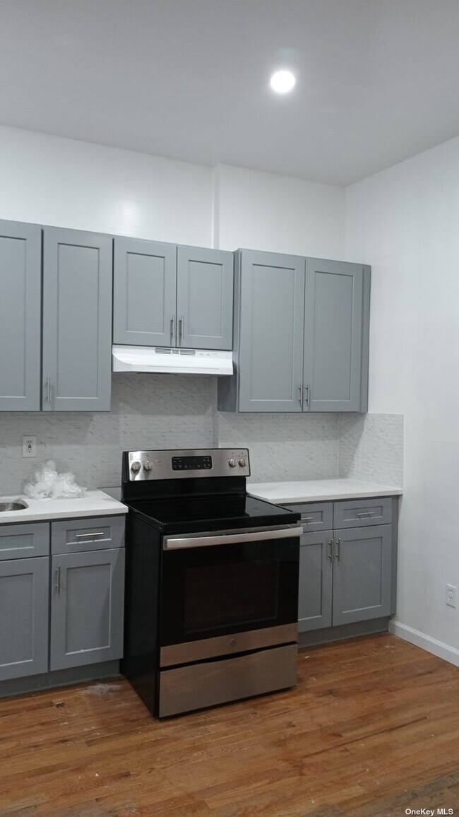 Foto del edificio - 304 Jericho Turnpike