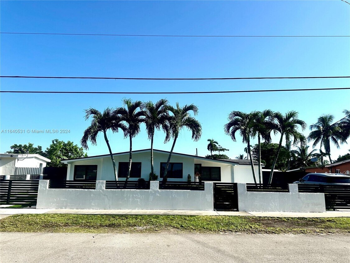 Primary Photo - 11401 SW 53rd Terrace