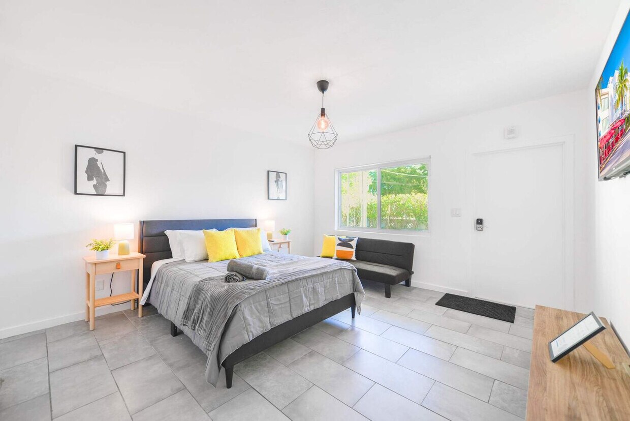 Foto principal - 515 NE 82nd St