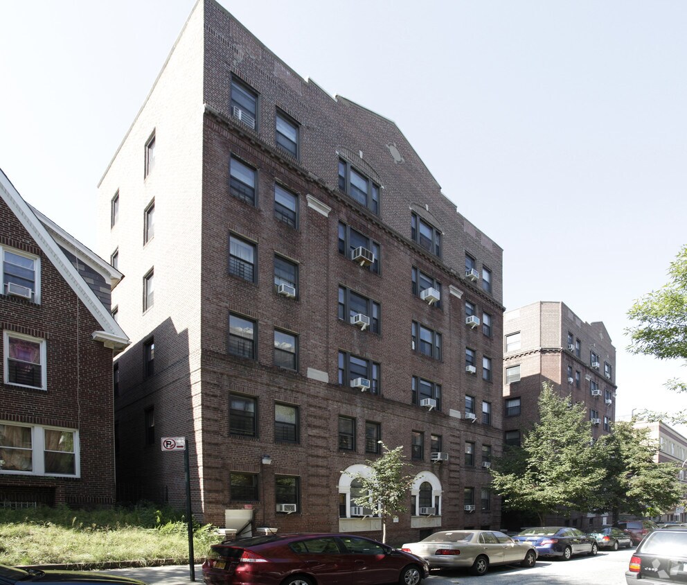 Primary Photo - 3420 74th St