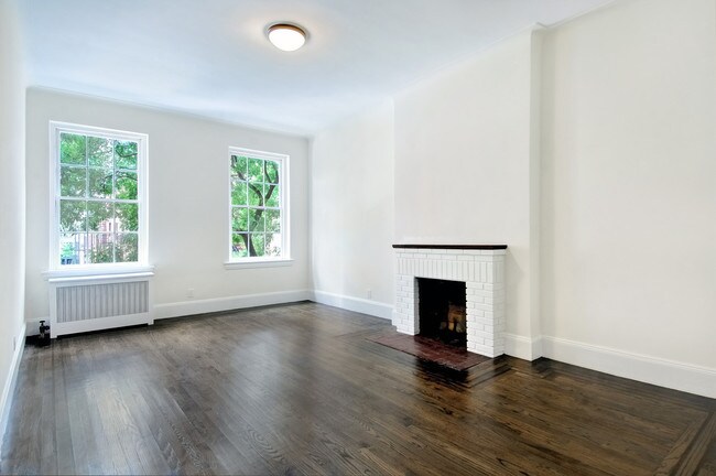 Building Photo - 144 Waverly Pl