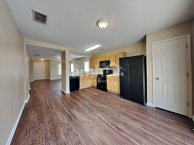 Foto del edificio - 1211 Spring Creek Ct