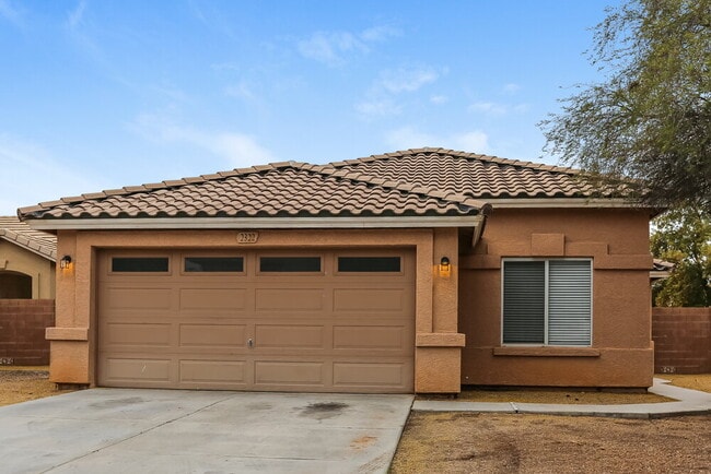 Building Photo - 2322 S 65th Dr