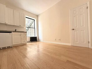 Building Photo - 53 W 72nd St