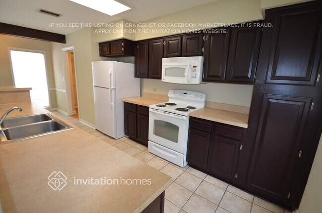 Building Photo - 985 Orangewood Rd