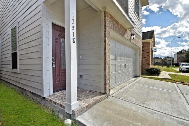 Foto del edificio - 13518 Villa Arbor Dr