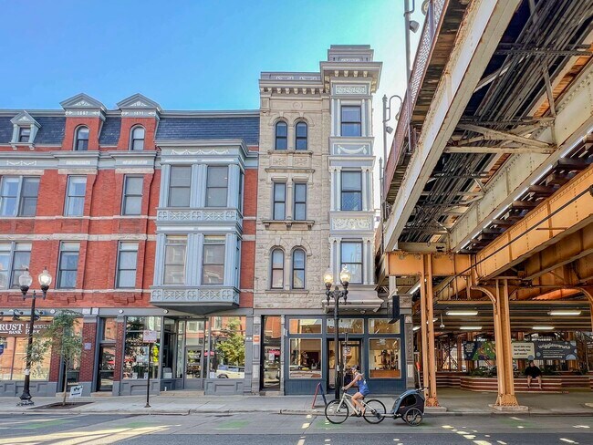 Foto del edificio - 939 W Armitage Ave