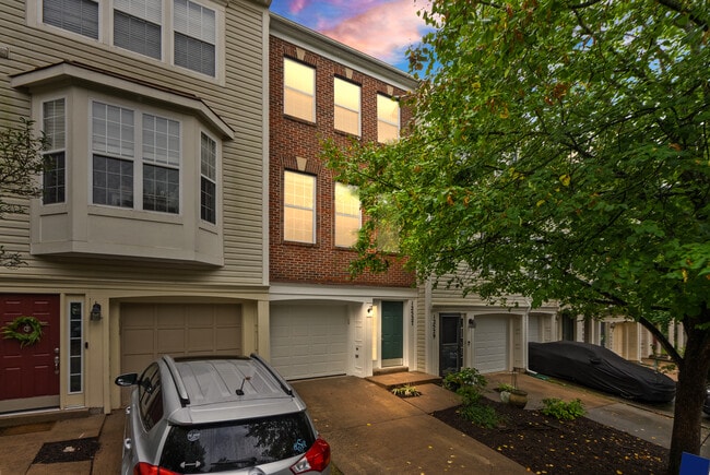 Photo - 12527 Heykens Ln Townhome