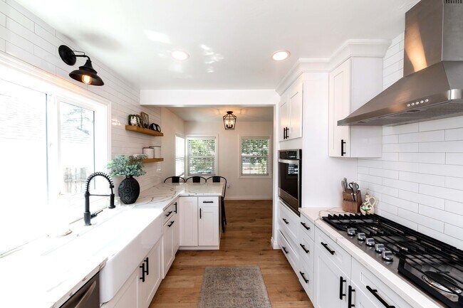 Building Photo - 7940 Rhea Vista Dr