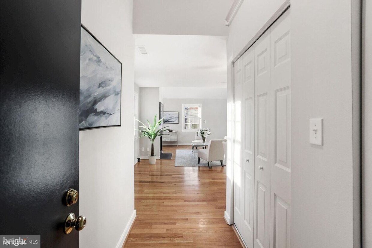 Primary Photo - 2 br, 1 bath Condo - 8207 Grubb Rd Apt 201