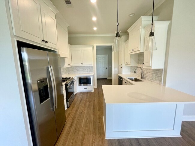 Building Photo - Stunning Germantown School District Rental with Office & Large Fenced Yard