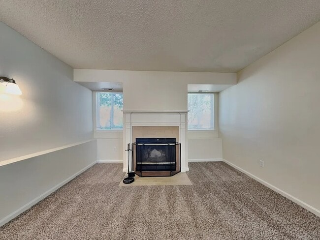 Building Photo - 21905 Saddlebrook Ct