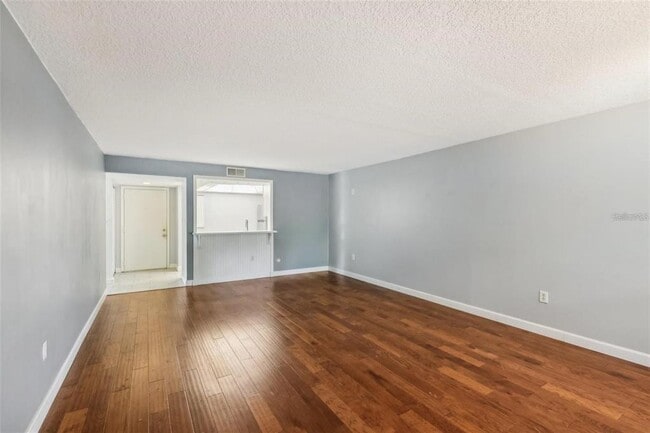 Building Photo - 610 Cranes Way