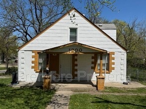 Building Photo - 1200 E South Ave