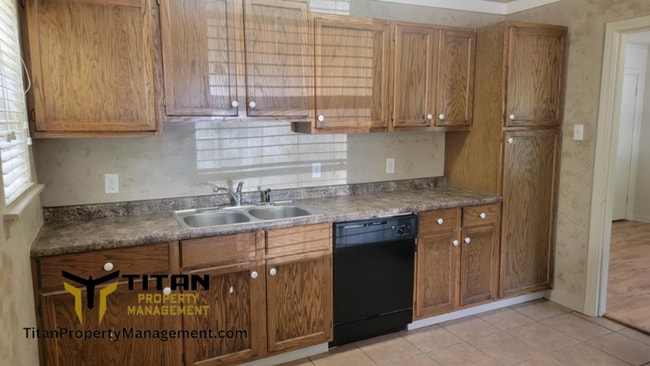 Building Photo - 2 bed Duplex