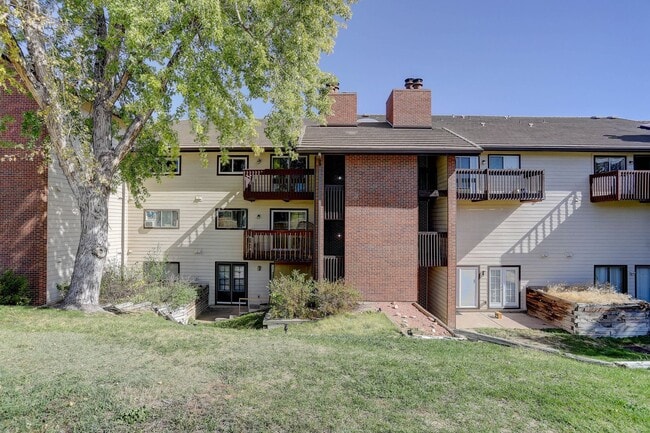 Building Photo - Penthouse level condo with views of canal ...