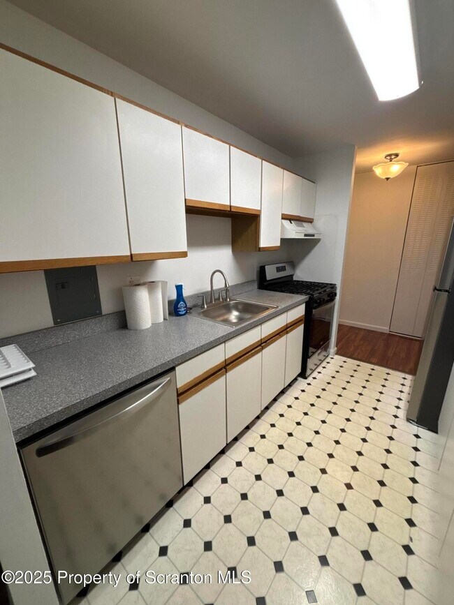 Foto del edificio - 1704 Summit Pointe