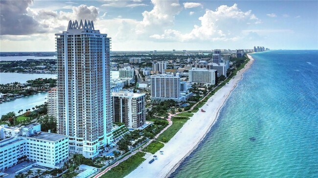 Foto del edificio - 6365 Collins Ave