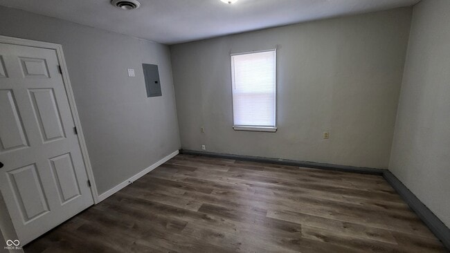 Foto del edificio - 336 W 6th St