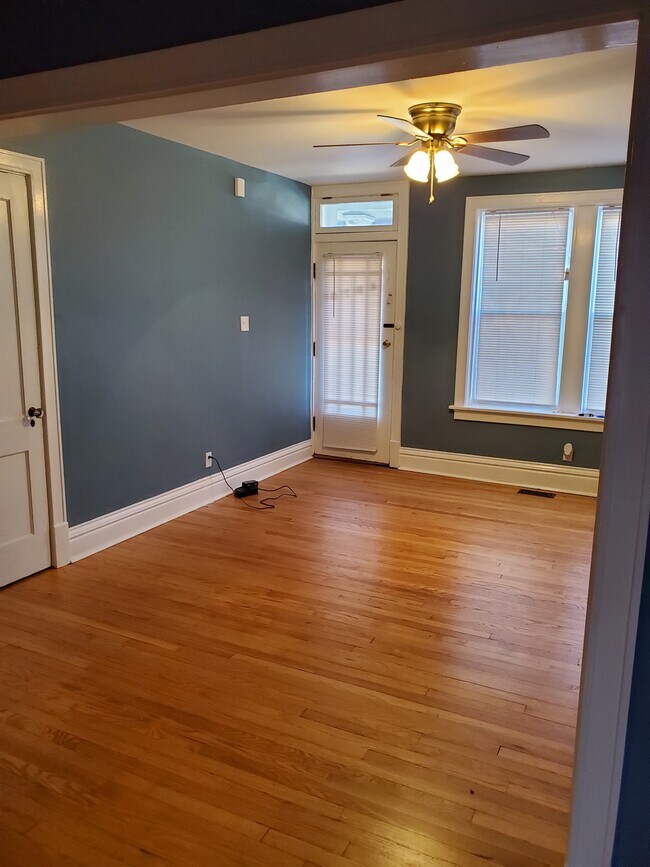 Entry way - 4970 Lindenwood Ave